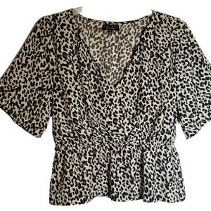 Trixxi women's XL leopard print short waisted lightweight pullover blouse. 4054